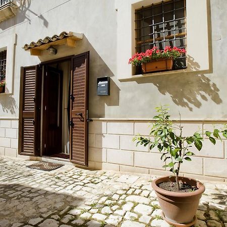 Il Dammuso Nel Vicolo Apartment Scicli Ruang foto